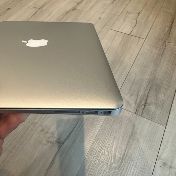 MacBook Air - Picture 3 of 4